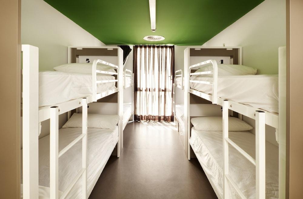 Latroupe Poblenou Beach hostel