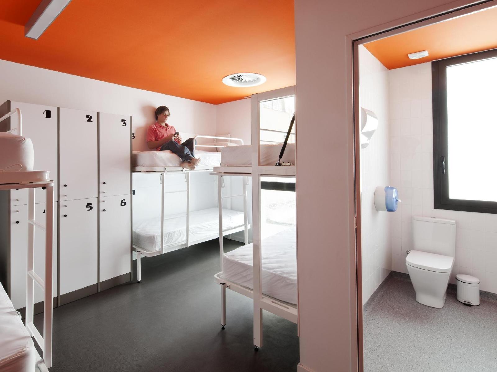 Latroupe Poblenou Beach hostel