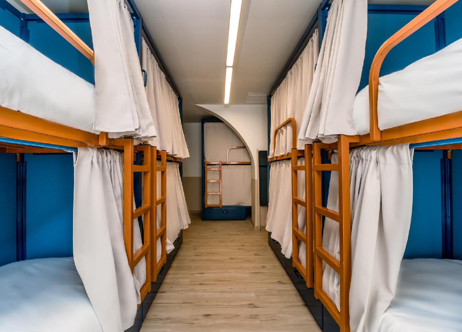 Latroupe Poblenou Beach hostel
