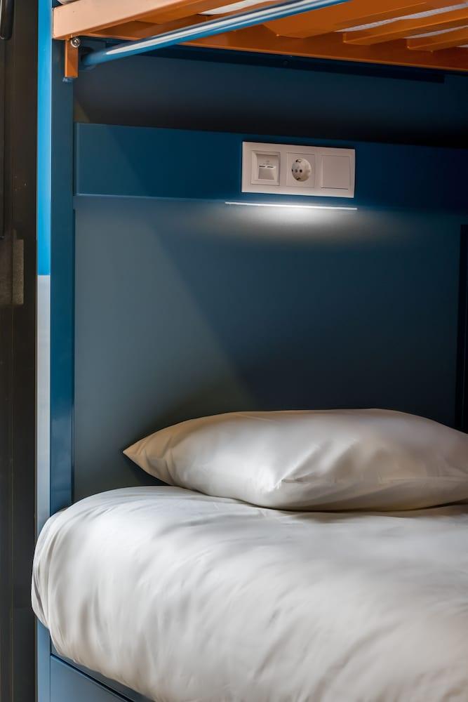Latroupe Poblenou Beach hostel