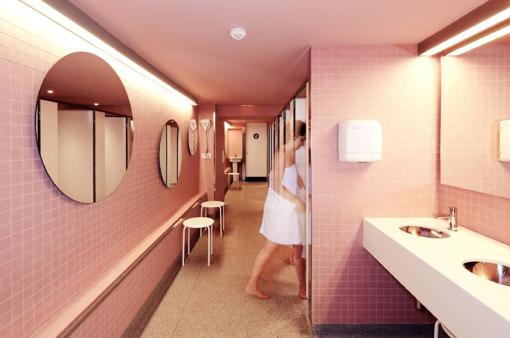 Latroupe Poblenou Beach hostel