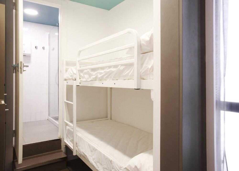 Latroupe Poblenou Beach hostel