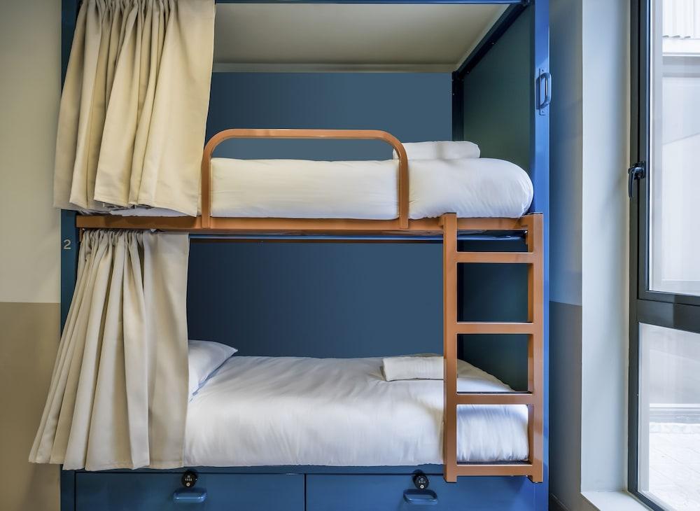 Latroupe Poblenou Beach hostel