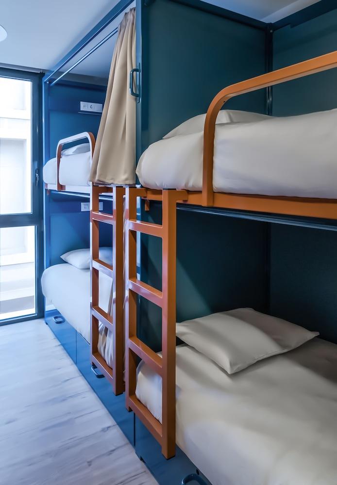 Latroupe Poblenou Beach hostel