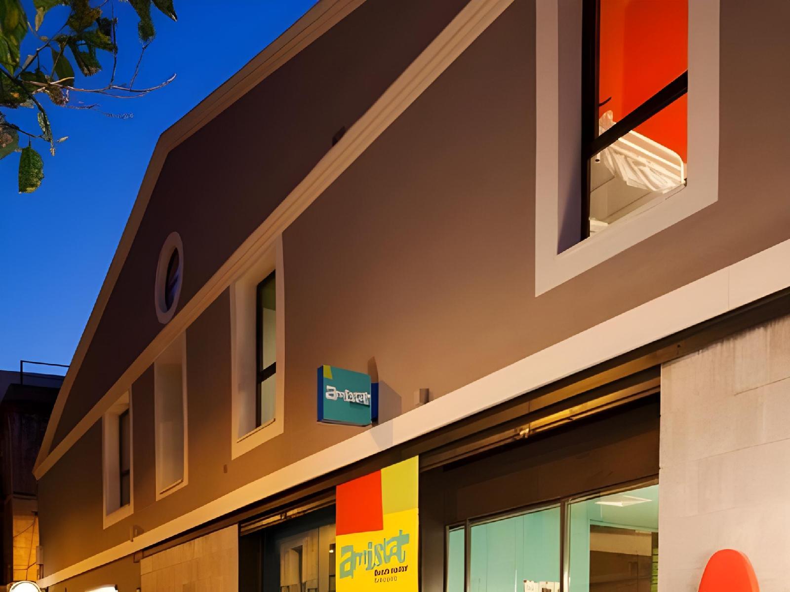 Latroupe Poblenou Beach hostel