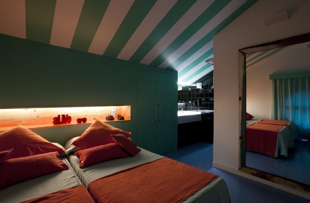 Latroupe Poblenou Beach hostel