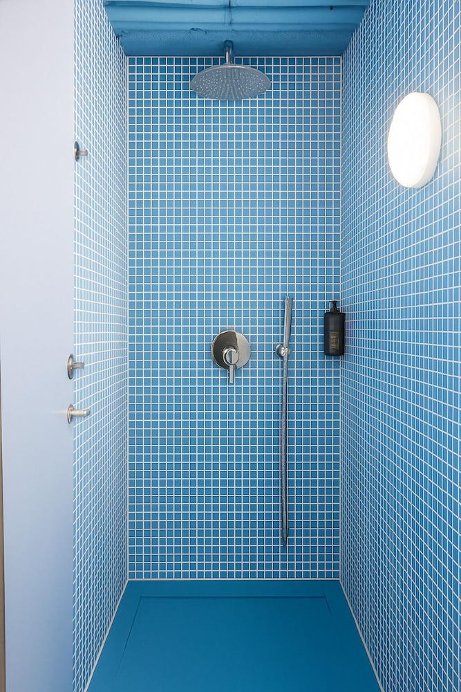 Latroupe Poblenou Beach hostel
