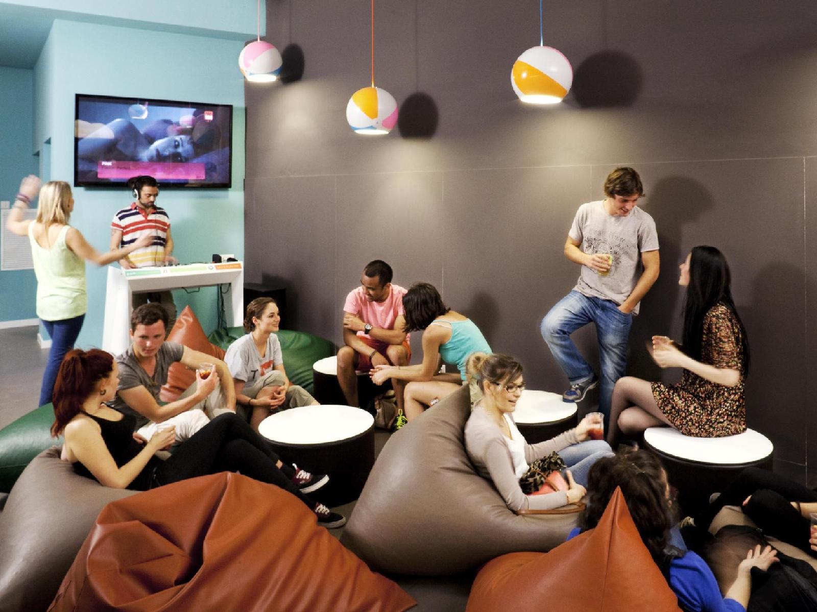 Latroupe Poblenou Beach hostel