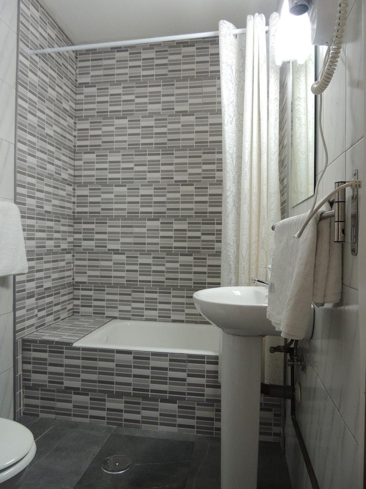 Hostal Cervantes