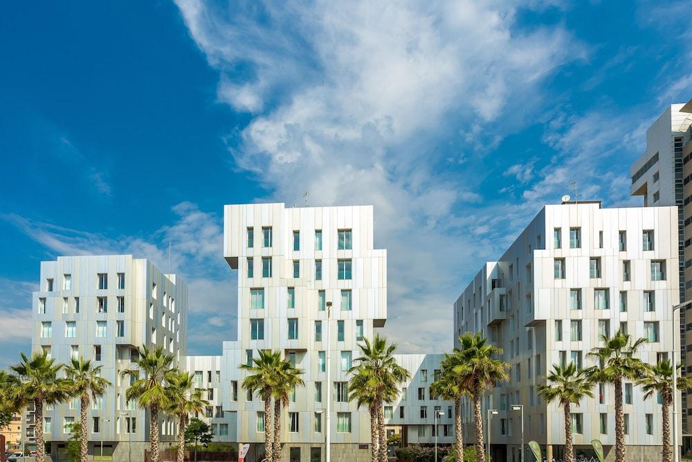 Urban District Apartments - Rambla Suites & Pool