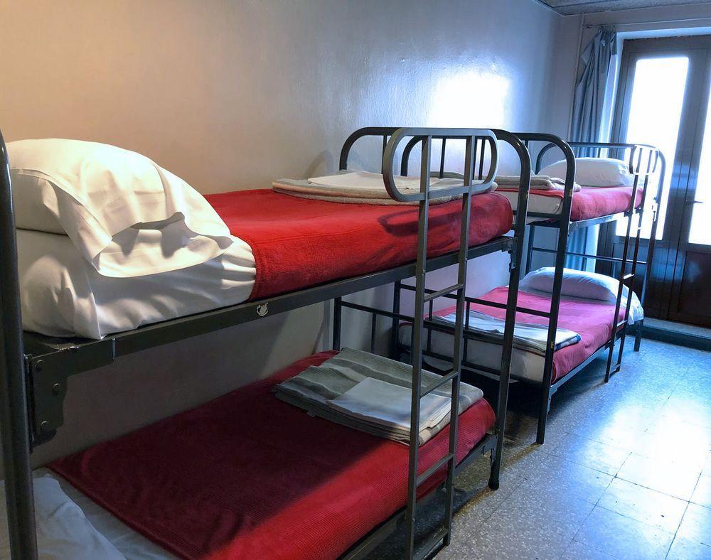 Ideal Youth Hostel