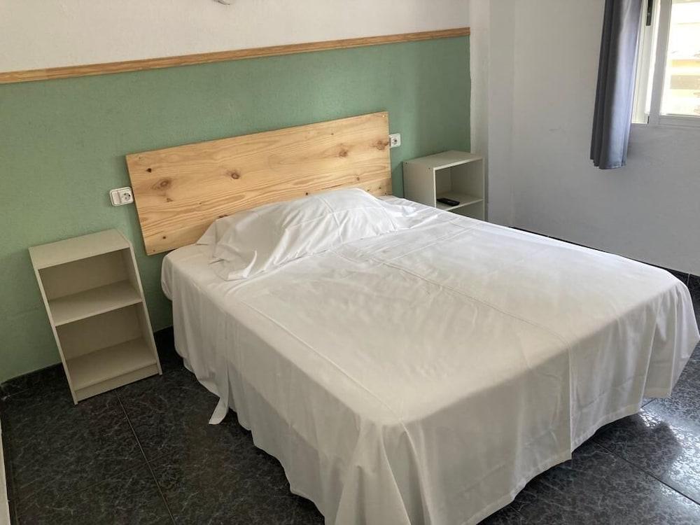 Malvarrosa Beach Rooms