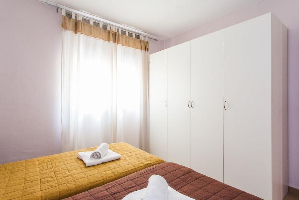 Inside Barcelona Apartments Salvà