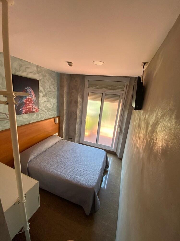 Hostal Drassanes