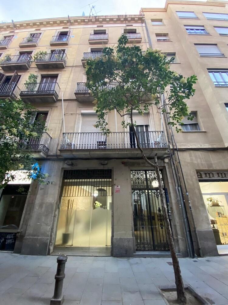 Hostal Drassanes
