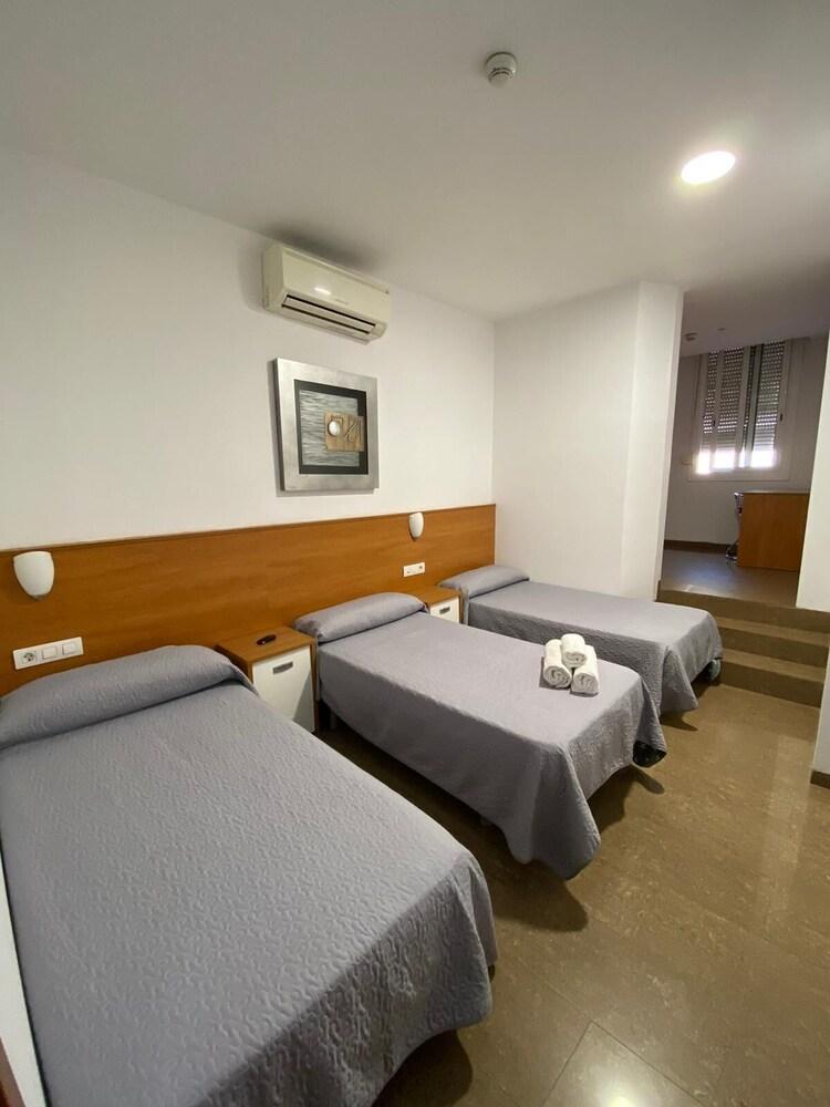 Hostal Drassanes
