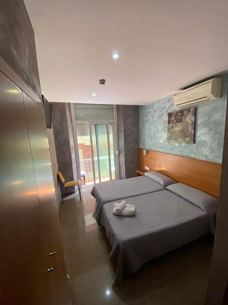Hostal Drassanes