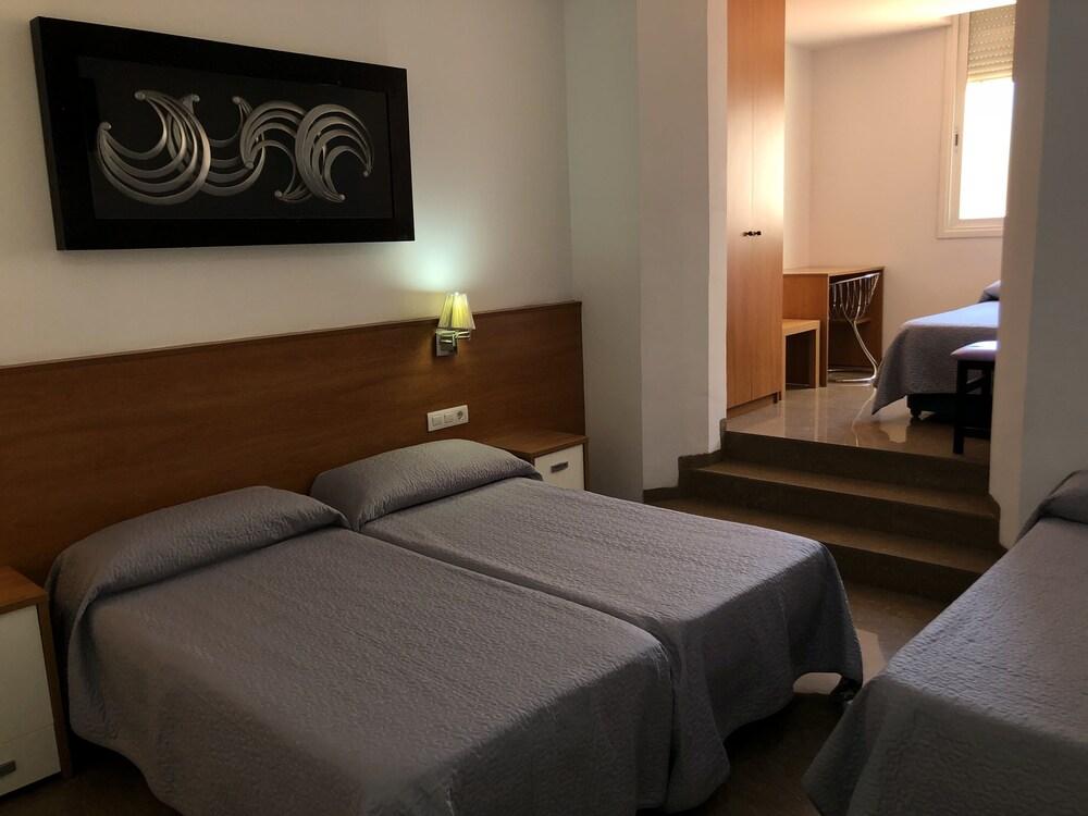 Hostal Drassanes
