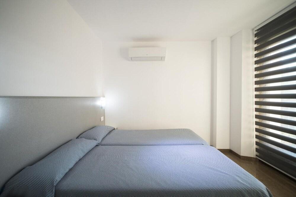 Hostal Drassanes