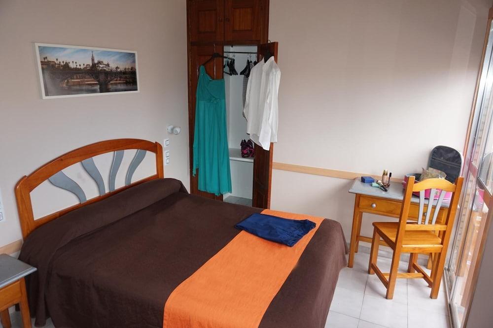 Hostal Alamare