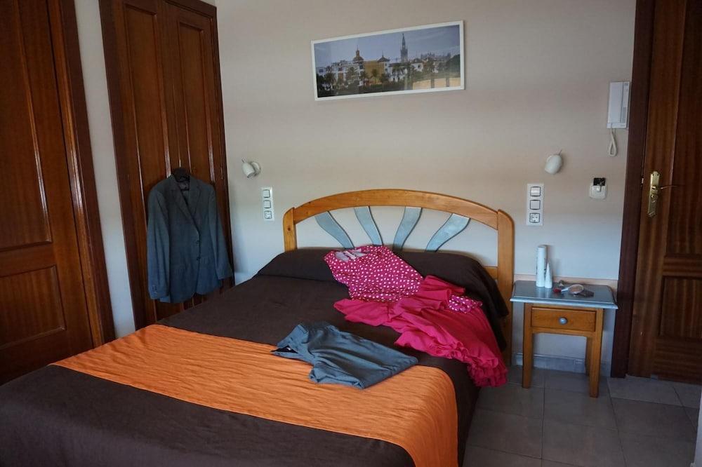 Hostal Alamare