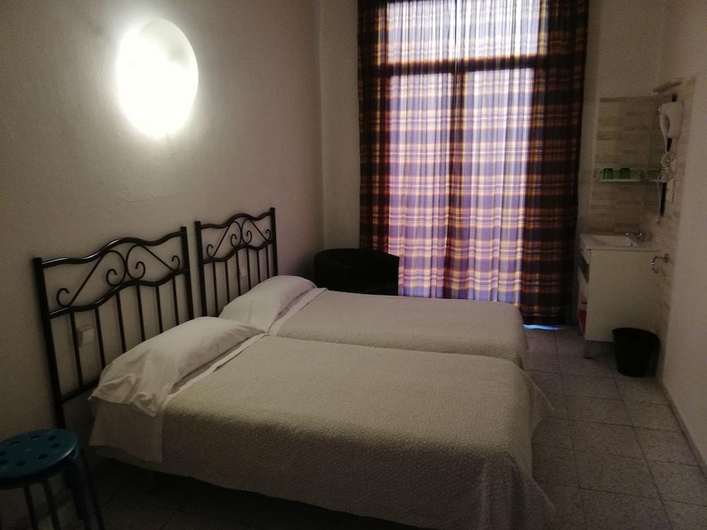 Hostal River