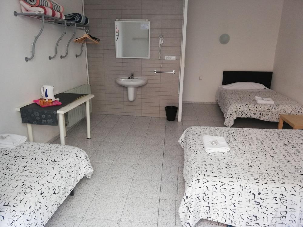 Hostal River