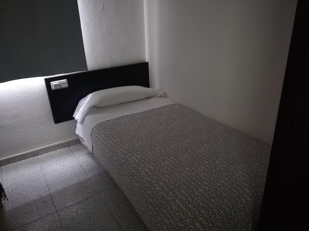 Hostal River