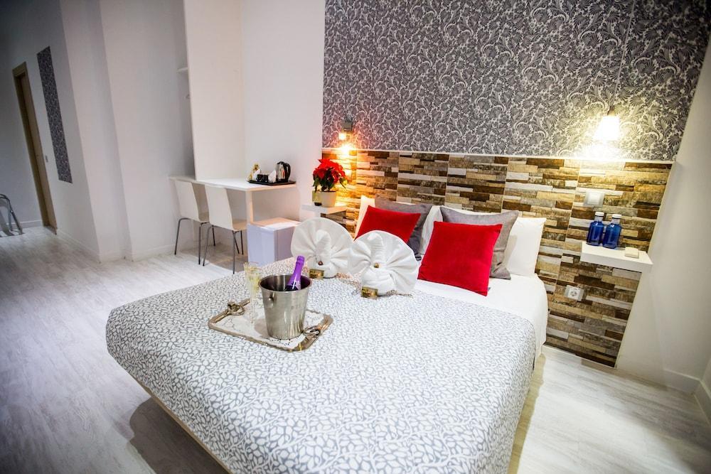 Hostal Adis