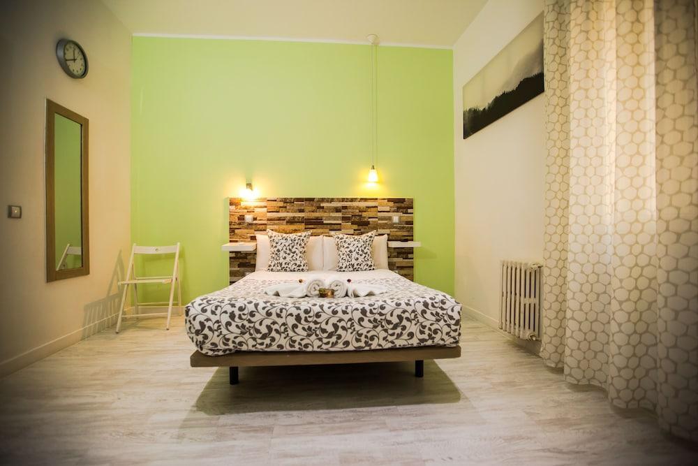 Hostal Adis