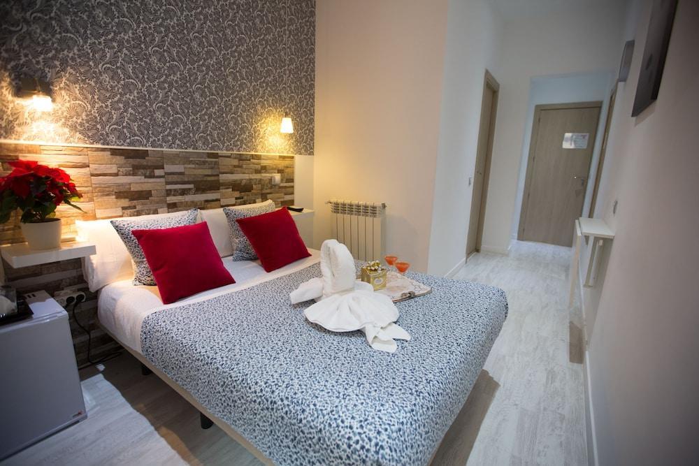 Hostal Adis