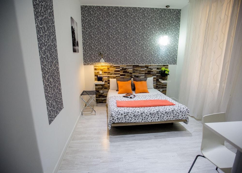 Hostal Adis