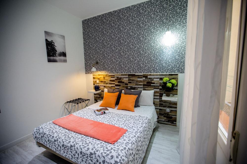 Hostal Adis