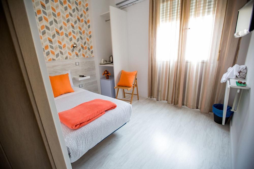 Hostal Adis