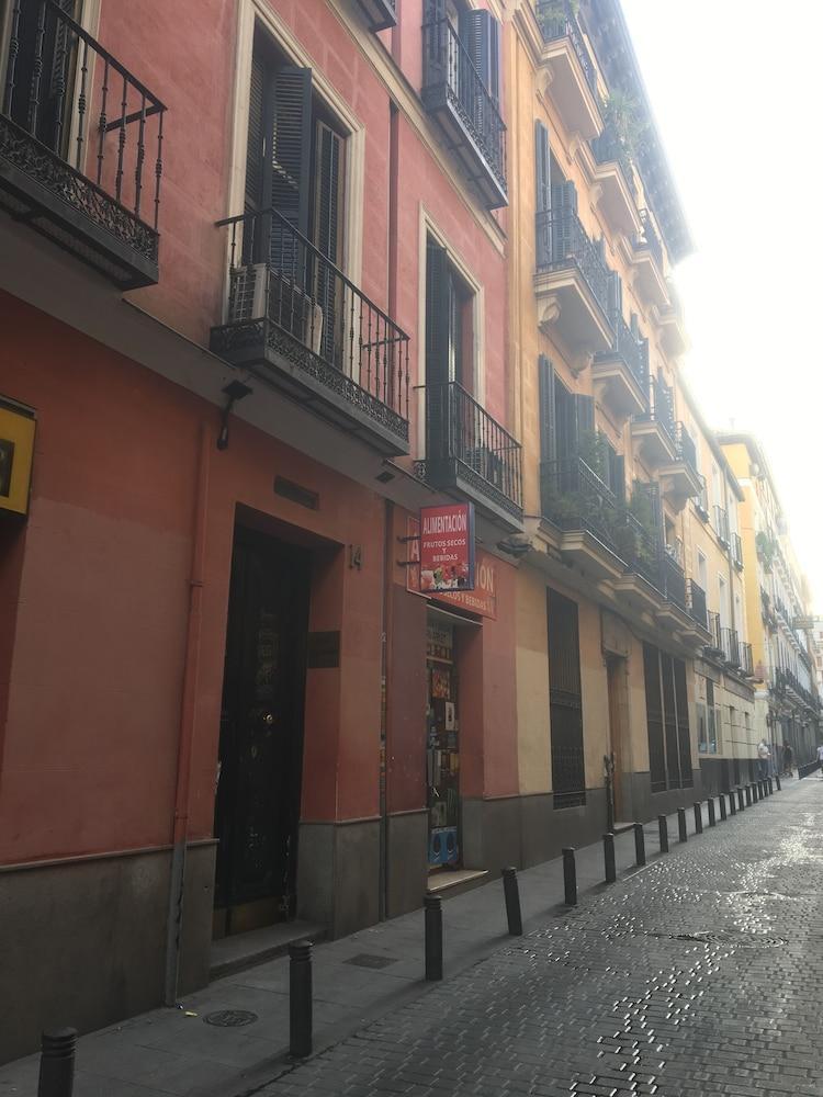 Hostal Adis