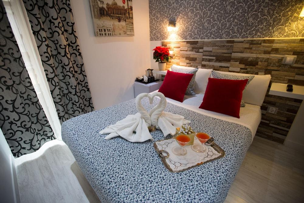 Hostal Adis