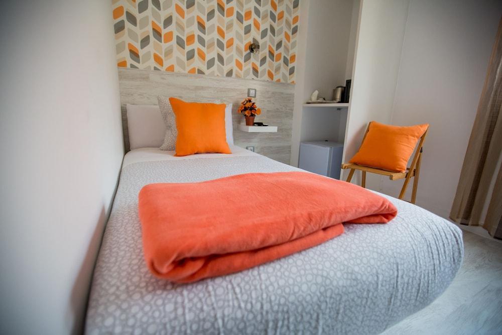 Hostal Adis