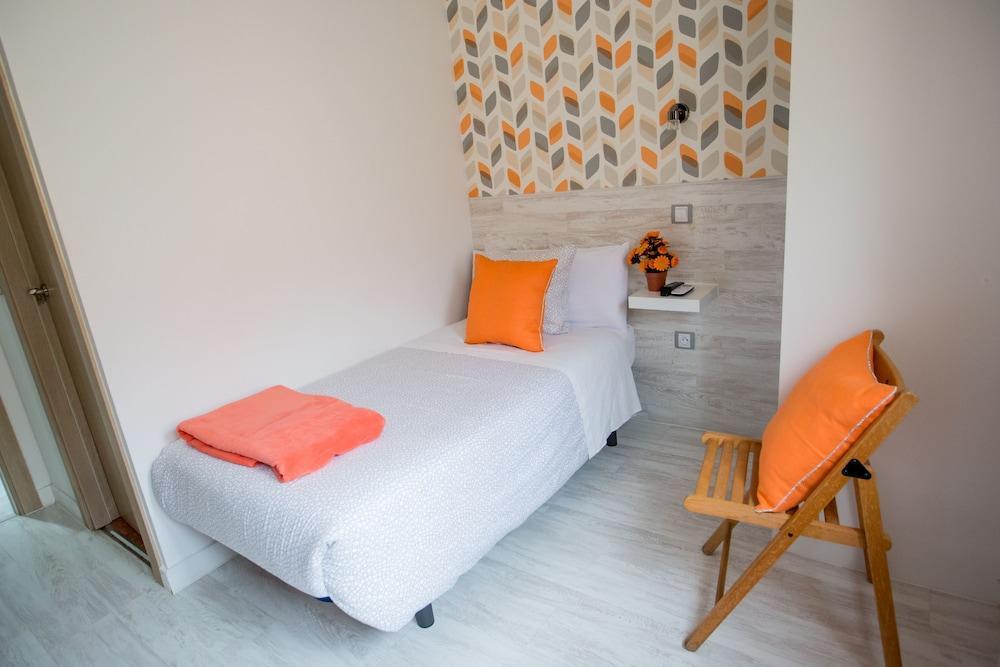 Hostal Adis