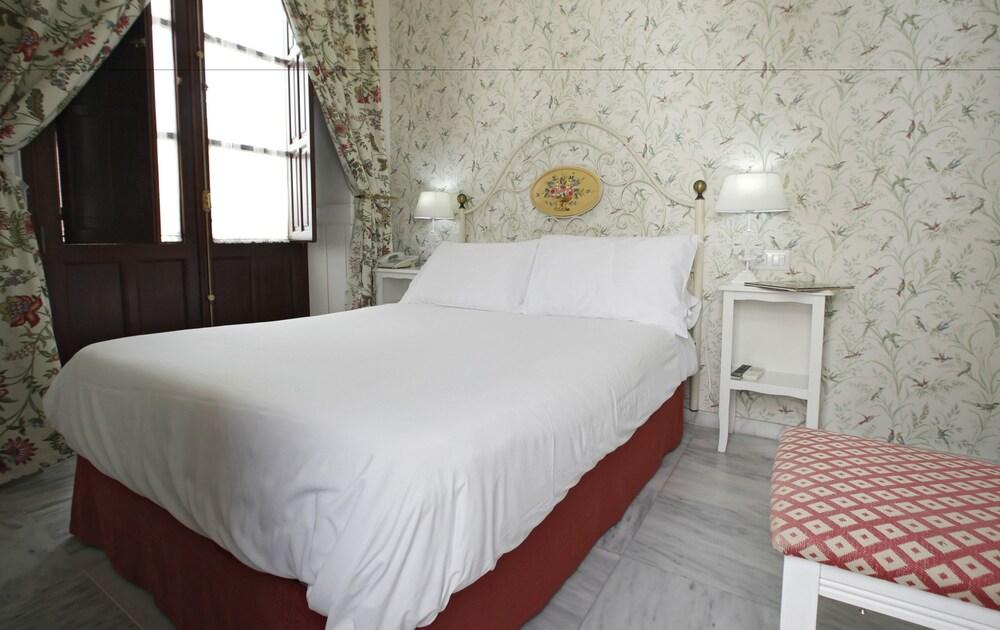 Basic Hotel Puerta De Sevilla