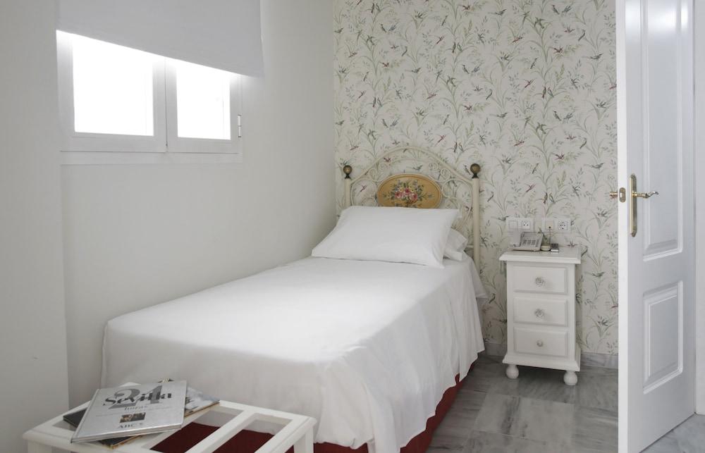 Basic Hotel Puerta De Sevilla