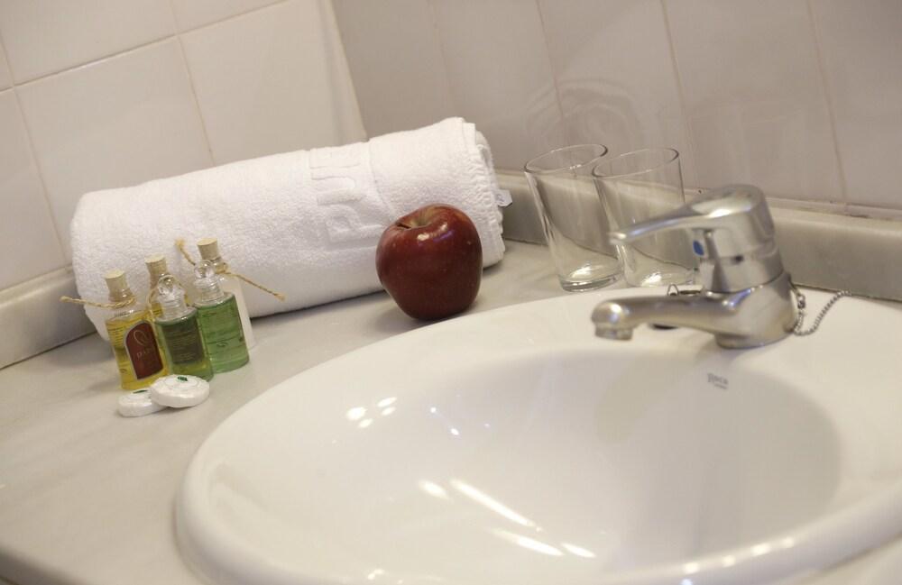 Basic Hotel Puerta De Sevilla