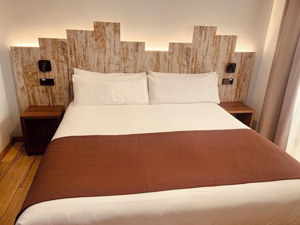 Hostal Anton Martin