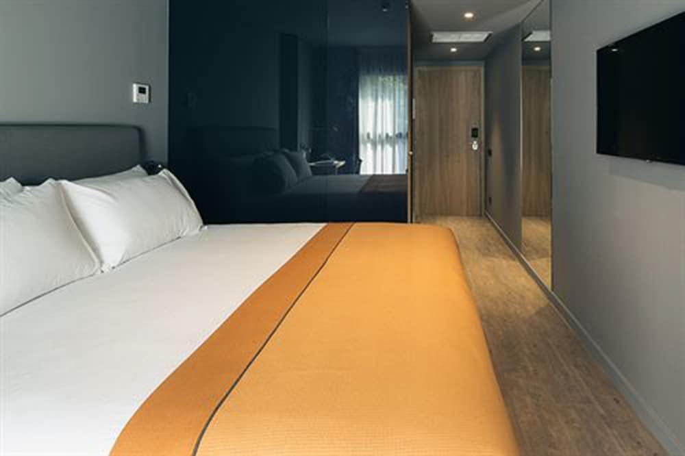 Yurbban Trafalgar Hotel