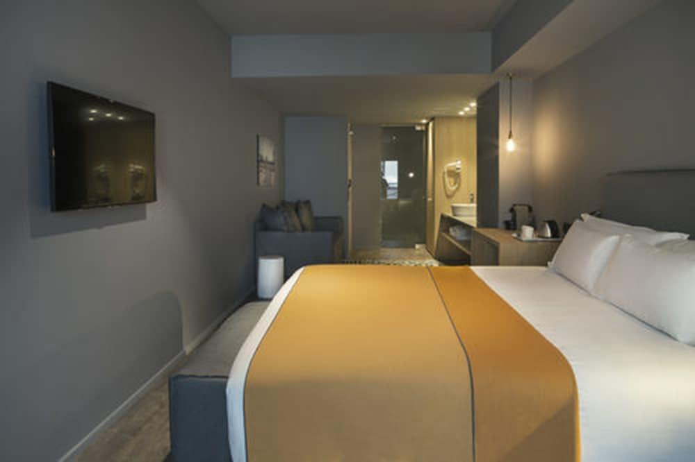 Yurbban Trafalgar Hotel
