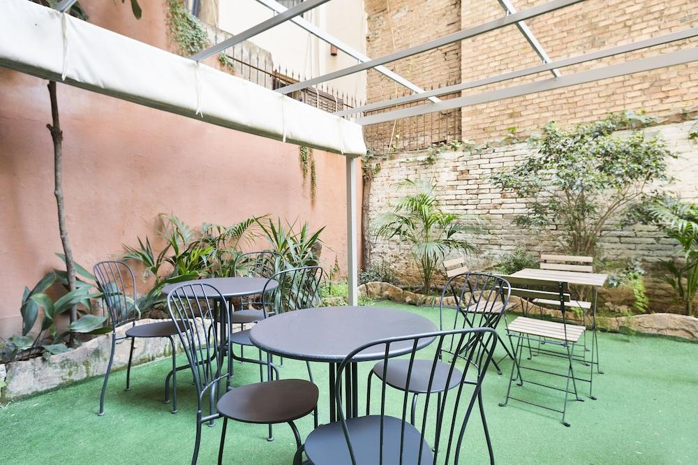 Casa Barcelo Hostel