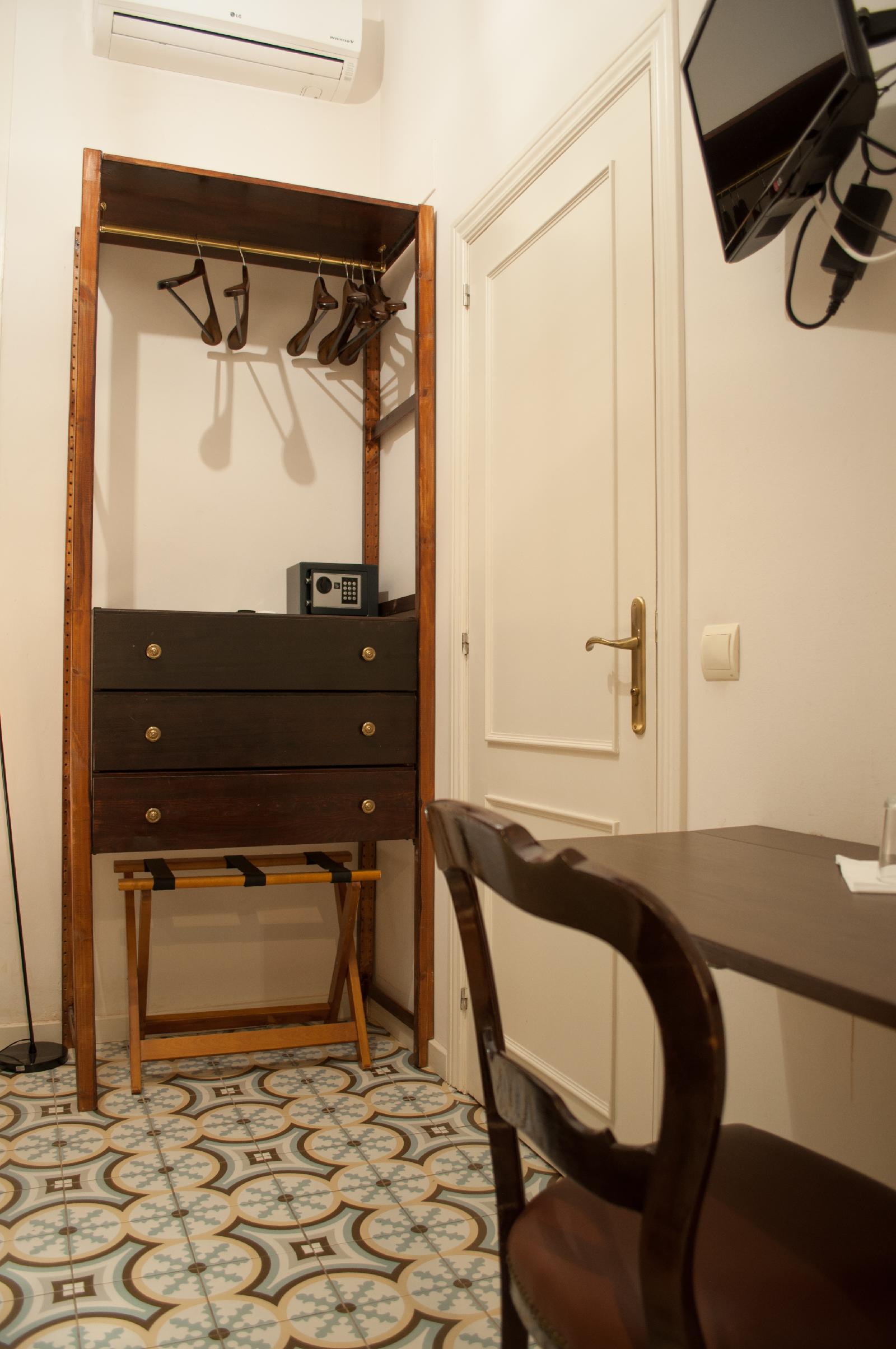 Mihlton Barcelona Boutique B&B