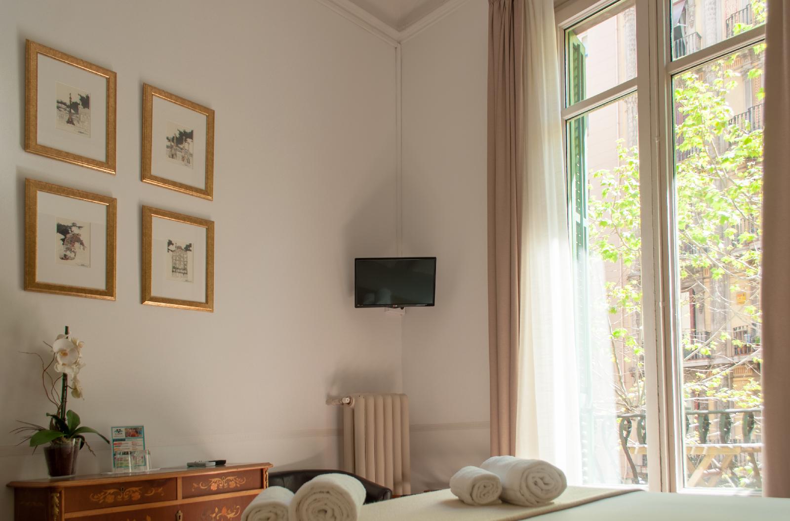 Mihlton Barcelona Boutique B&B