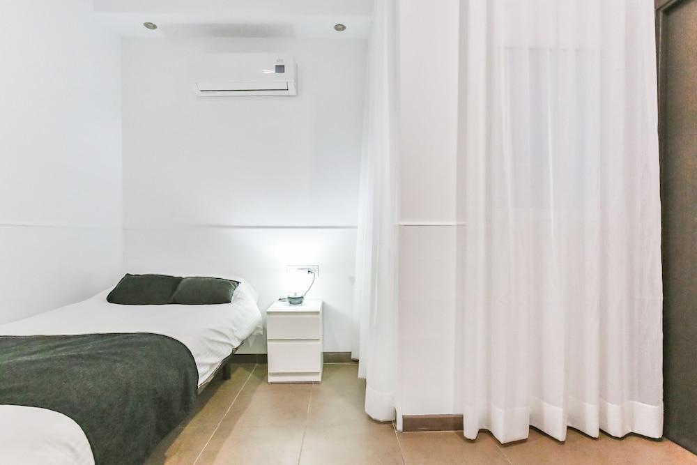Laramond Barcelona Rooms