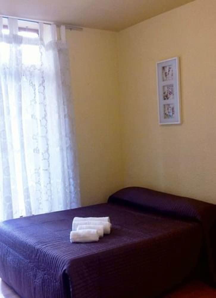 Hostal Balmes Centro