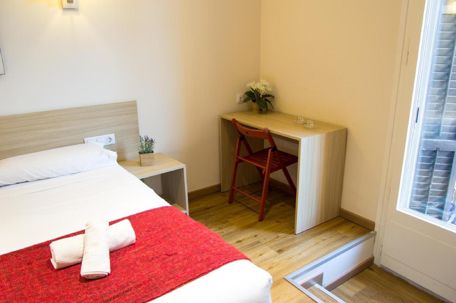 Hostal Barcelona Travel